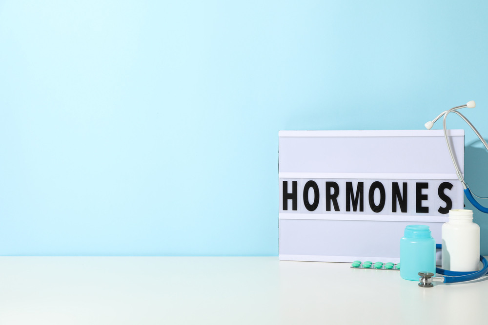 Hormonlar yazılı bir görsel